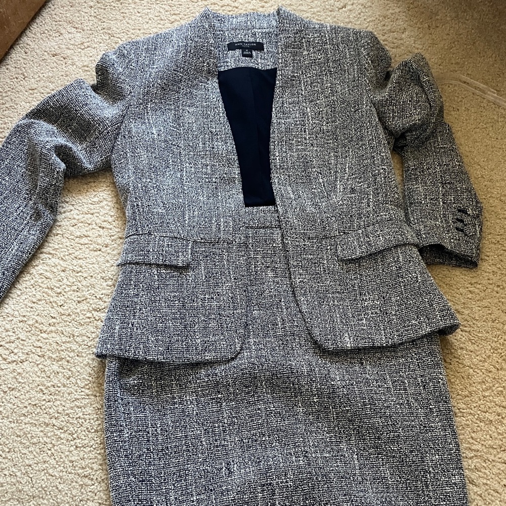 Women’s Ann Taylor Navy and White Tweed Skirt Suit - EUC - **SIZE 0P AND 2P**
